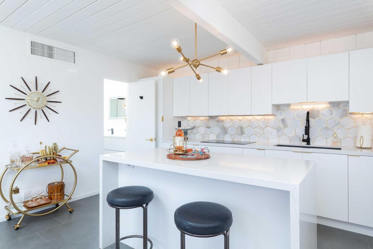 Mid-Century Palm Springs Bungalow With Patio! ภายนอก รูปภาพ