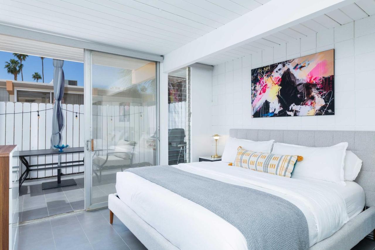 Mid-Century Palm Springs Bungalow With Patio! ภายนอก รูปภาพ
