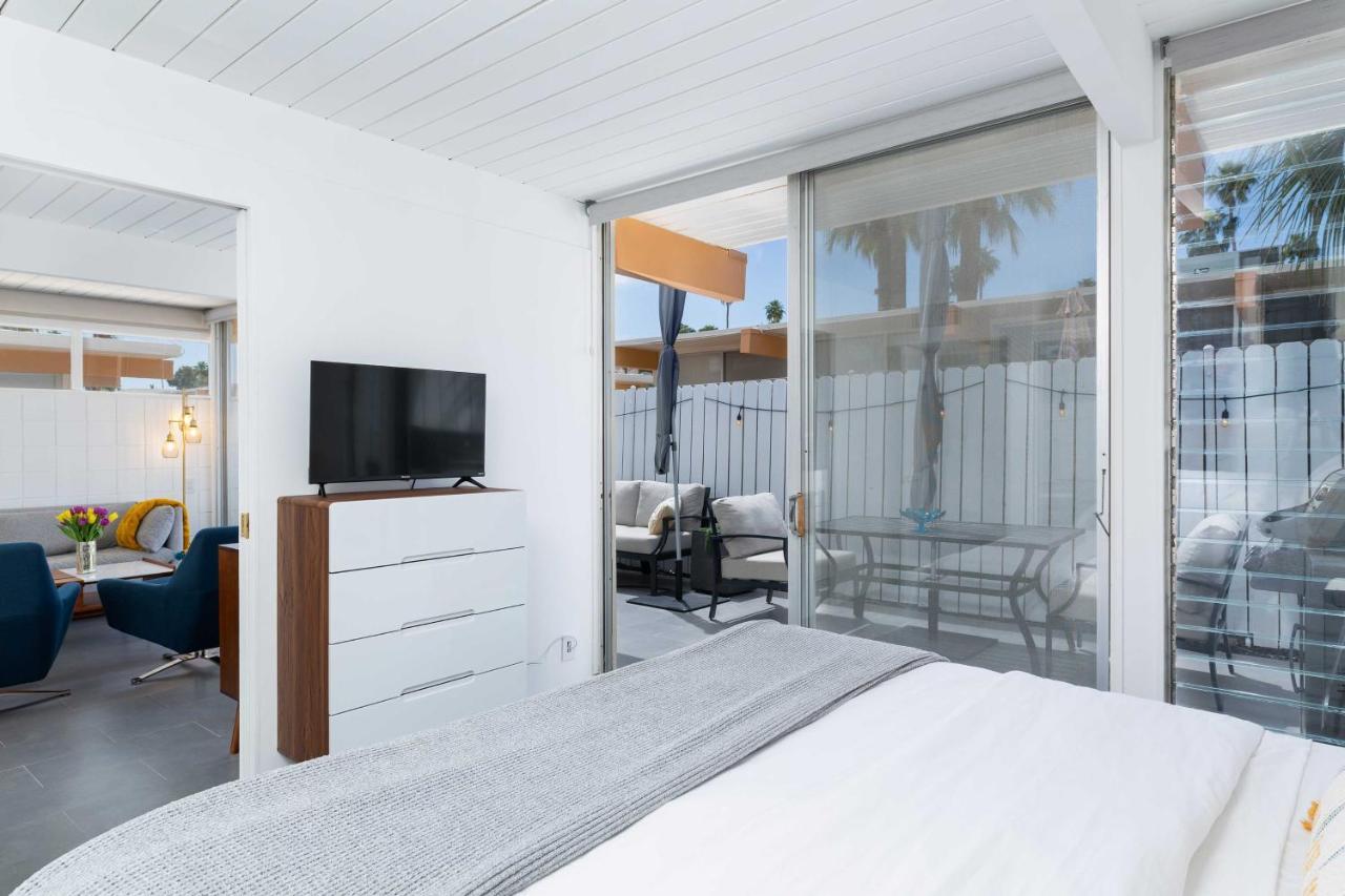 Mid-Century Palm Springs Bungalow With Patio! ภายนอก รูปภาพ
