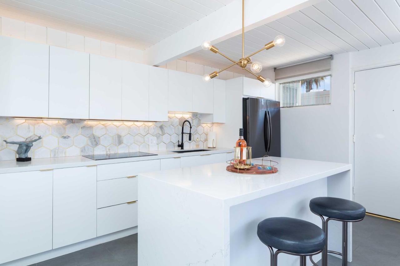 Mid-Century Palm Springs Bungalow With Patio! ภายนอก รูปภาพ